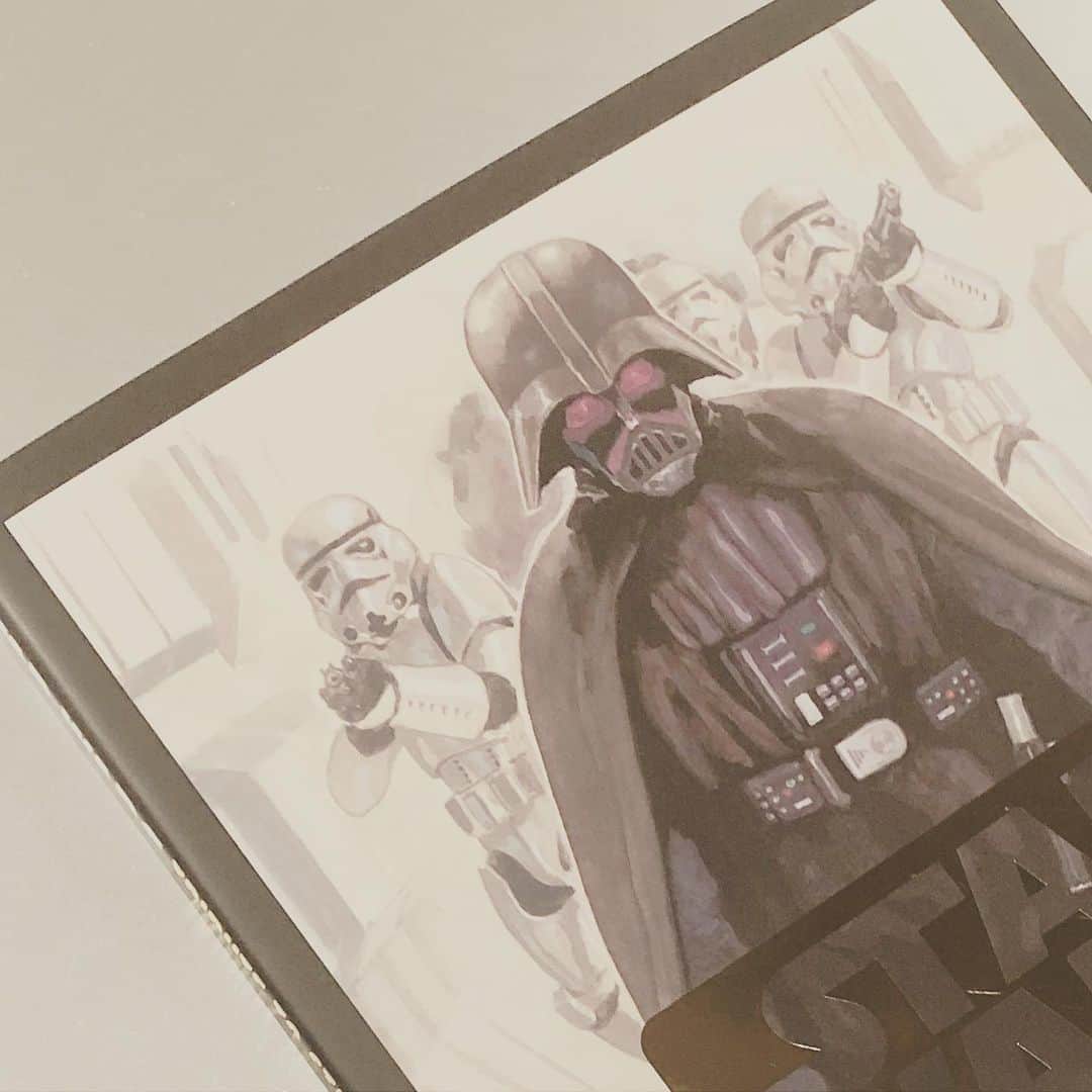ひうらさとるのインスタグラム：「本日発売の「スター・ウォーズトリビュート画集」に寄稿しました！ 豪華作家陣に混ぜていただいて光栄です✨ 私はクイーンアミダラを描いたよー。 #スターウォーズトリビュート画集 #tributetostarwars  #starwars #ひうらさとる  #satoruhiura #hotarusway」