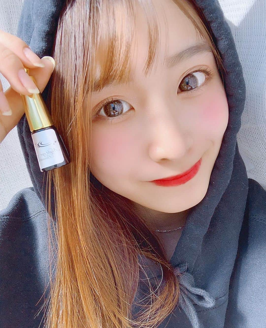 橋野彩葉さんのインスタグラム写真 - (橋野彩葉Instagram)「前からずーっと気になってたナイトアイボーテをついに手に入れた💖 元々二重で幅広げる為に今まで百均のアイテープを使ってたんだけど、これは寝てる間に二重のクセ付けできるから本当に嬉しい🤤 ナイトアイボーテを使ってからは二重の調子が良い！ あと、美肌成分が入ってるらしくて肌も荒れなかった。嬉しいがいーっぱい詰まってる👀  @nighteyebeaute . ♡ ♥  #二重 #ふたえ #一重から二重 #二重メイク #夜用 #クセ付け液 #ナイトアイボーテ #可愛いは作れる」12月16日 19時02分 - iroha_0521_