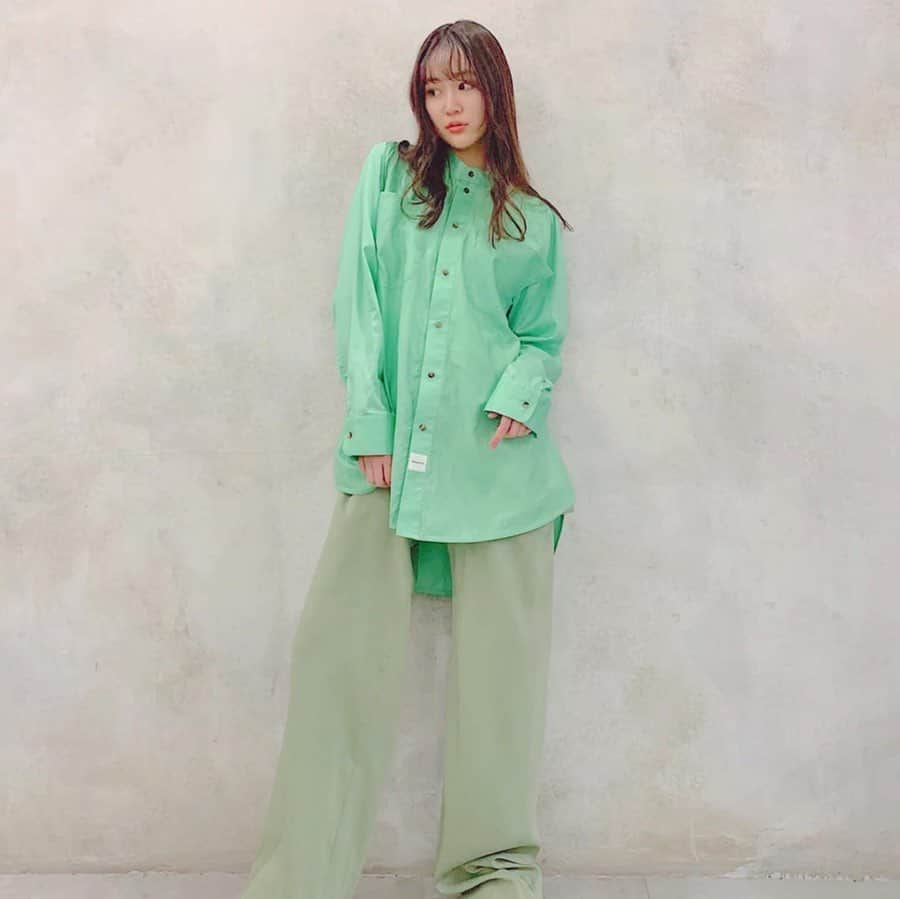 小林恵月さんのインスタグラム写真 - (小林恵月Instagram)「・ 🐬🍀💚🍋🍏🧃🟢 ・ パキッとした色味の ロングTシャツ😇 鮮やかな色味で とても可愛かったなぁ〜❕ 半澤さんがオススメしてくれました😋 perminuteのお洋服はどれもステキで 着ていると気分がるんるんになるのです☺️ ・ #perminute #fashion  #小林恵月 #オスカープロモーション #oscarpromotion #model #japan」12月16日 19時33分 - ezuki_kobayashi