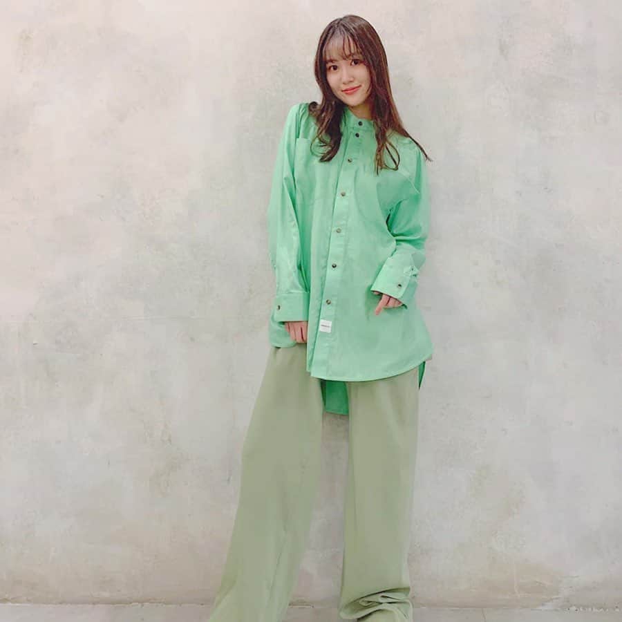 小林恵月さんのインスタグラム写真 - (小林恵月Instagram)「・ 🐬🍀💚🍋🍏🧃🟢 ・ パキッとした色味の ロングTシャツ😇 鮮やかな色味で とても可愛かったなぁ〜❕ 半澤さんがオススメしてくれました😋 perminuteのお洋服はどれもステキで 着ていると気分がるんるんになるのです☺️ ・ #perminute #fashion  #小林恵月 #オスカープロモーション #oscarpromotion #model #japan」12月16日 19時33分 - ezuki_kobayashi