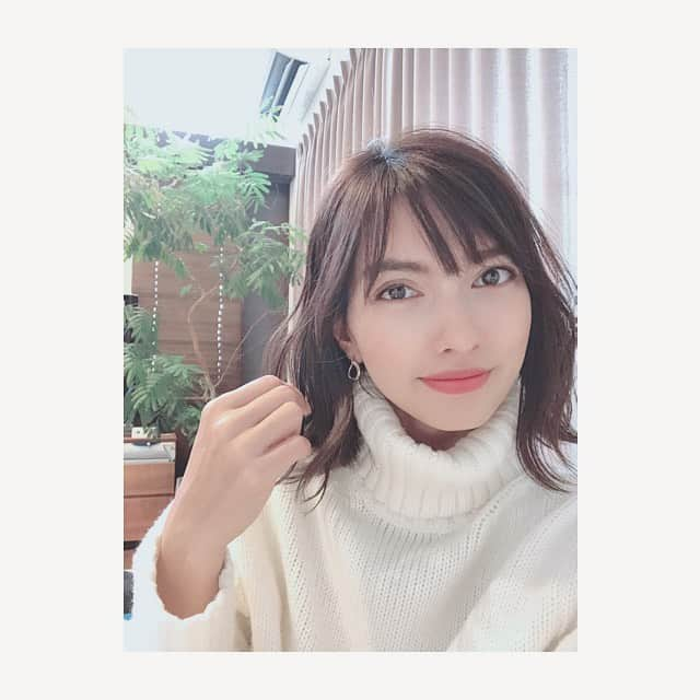 黒宮ニイナさんのインスタグラム写真 - (黒宮ニイナInstagram)「年内最後の美容院へ💇‍♀️ 今回は長さはそんなに変えずに前髪薄くして、カラーをアッシュグレーにしてもらいました✨ オレンジみの強い髪なのでなかなか色が入らず抜けてくる前に染めるのが1番ベストみたい😆🤣 2枚目は染めたて、1枚目は2日くらい経ったカラーいい感じ💓 毎日のメイクとヘアーは時間かけられないので両方合わせて10〜15分以内で仕上げるからこの長さが扱いやすい💪✨ 明日から午前保育になって今週末で冬休みに突入するのでその前に行けてよかった🤗  #mama #mamalife #mamahair #ママ　#2児ママ #2人育児 #3歳差兄妹 #男の子ママ #女の子ママ #ママライフ #ママヘアー #ボブヘアー」12月16日 19時42分 - niina_pilates0827