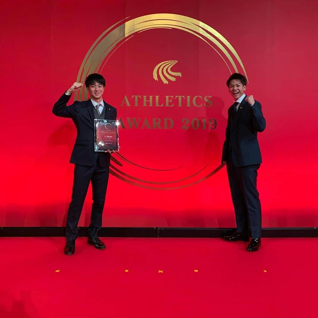 白石黄良々のインスタグラム：「アスレティックアワード2019 優秀選手賞を頂きました。 また活躍できるように頑張ります！ 隣はファン投票1位の多田選手☺️」
