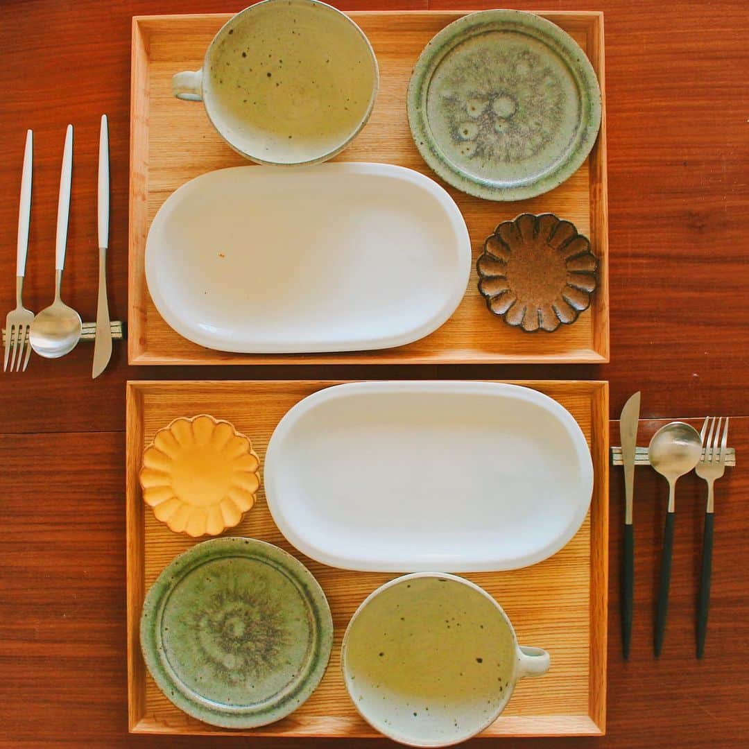 Kaori from Japanese Kitchenさんのインスタグラム写真 - (Kaori from Japanese KitchenInstagram)「旅行帰りの洋食。色とりどりの食材を引き立てるのはシンプルなうつわ達。無印のお盆は和洋問わず大活躍。 ・ こんばんは。 旅行から帰ってきて久々のふたりごはん。 がっつり台湾料理三昧でしたので 洋風の朝ごはんがおいしい。。。 （帰ってきて一番に食べた和食も最高でした） 今日はたまねぎをひとり半玉使ったポトフ。 繊維を断つように深く切り込みを入れて 他の具と一緒にコトコト煮込むだけ。 たまねぎに味が染みてホロホロに。 とても美味しかったのでぜひお試しあれ。 雑ですが切り方の絵を描いてみました。 参考になれば。 #ココノミ さんからいただいた ラディッシュ、卵、じゃがいもはどれも味が濃い！ 素材から元気をもらえた気がします。 ・ 年末に向けてだんだん仕事もバタついてきました。 体調を崩さないように バランスよく食べてしっかり寝ます。 年末まであと半月、皆様がんばりましょう☺ ごちそうさまでした。 ・ 【おしながき】 トースト( @whynotakasakaofficial ) ごろっと半玉ねぎのポトフ 目玉焼き(島根県の田部さんの平飼い有精卵) 無塩せきソーセージ ベビーリーフとラディッシュのサラダ ミニトマト 佐々木さんのみかん ＊今日は薬膳走り書きおやすみです＊ ・ 【旅行の長いひとりごと】 2泊3日で台湾へ一人旅していました。初の台中は台湾人の友人に案内してもらい、22時間という短い滞在でしたがエンジョイできました。この友人は、2年前に台北へ行った時に泊まっていた宿で開催されていたYouTuberのイベントで知り合った台湾人です。（その時、一緒に旅行してた会社の同期と一緒にドタ参しました。乗り気じゃなかった同期には全力謝罪…これを書いてるだけでも自分の行動は謎だらけだなと思う）旅先で知り合いを作って、その知り合いに地元のことを案内してもらうというスタイルで今まで何回も一人旅してきました。FacebookやInstagramのお陰で今もゆるく長い繋がりが持てています。移動は一人だけど実際は一人じゃないし、その土地の日常に飛び込んで自分の知らない世界を体験するのは本当に刺激的で楽しいです。 これからもいきあたりばったりの一人旅を続けたいので、まずは家のことを頑張ります笑　家で留守番してくれていた夫に感謝…（どうやら夫の周りで私は自由人と言われているらしい。否定はしない） ・ Hi from Tokyo! Today's breakfast after trip to :Toast, pot-au-feu, sunny side up egg, grilled sausage, cherry tomatoes, fresh salad w/ radish, and small mandarin orange. ・ 2019.12.16 Mon ・ #japanesefood #japanesecuisine #breakfast #朝ごはん #おうちごはん #早餐 #아침밥 #薬膳 #うつわ #和食器 #清岡幸道 #japonais #有田焼 #クチポール #cutipol #小澤基晴 #朝ごパン」12月16日 19時48分 - coco_kontasu