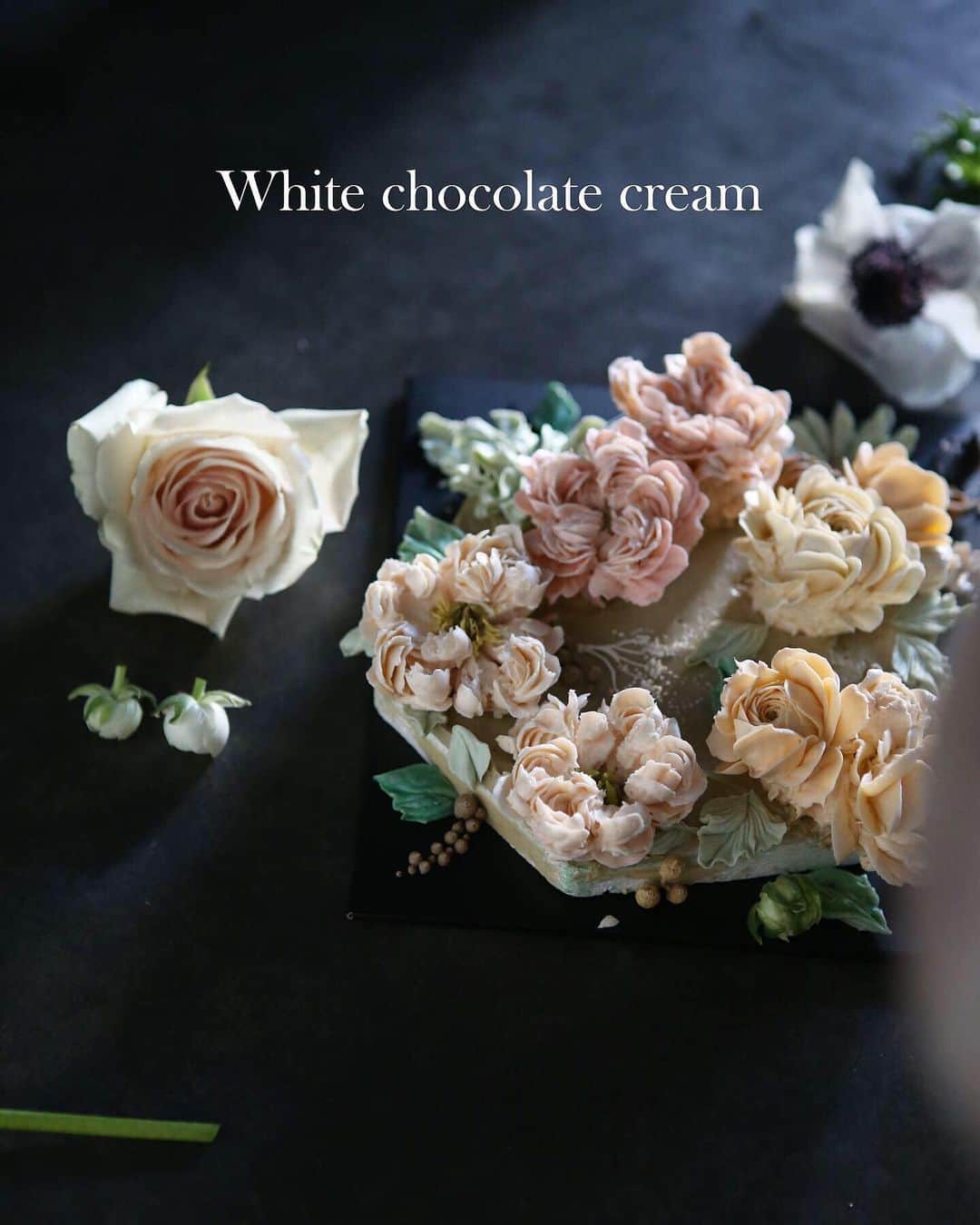 청담 수케이크 (atelier soo)さんのインスタグラム写真 - (청담 수케이크 (atelier soo)Instagram)「ㅡ Taiwan  White chocolate cream 오늘처음으로수업.진행했던 초콜렛크림파이핑클래스 내가너무좋아하고 예뻐하는꽃파이핑. 오랜만에 꽃. 🧡 ㅡ #flower #cake #flowercake #partycake #birthday #bouquet #buttercream #baking #wilton #weddingcake ㅡ www.soocake.com vkscl_energy@naver.com」12月16日 20時00分 - soocake_ully
