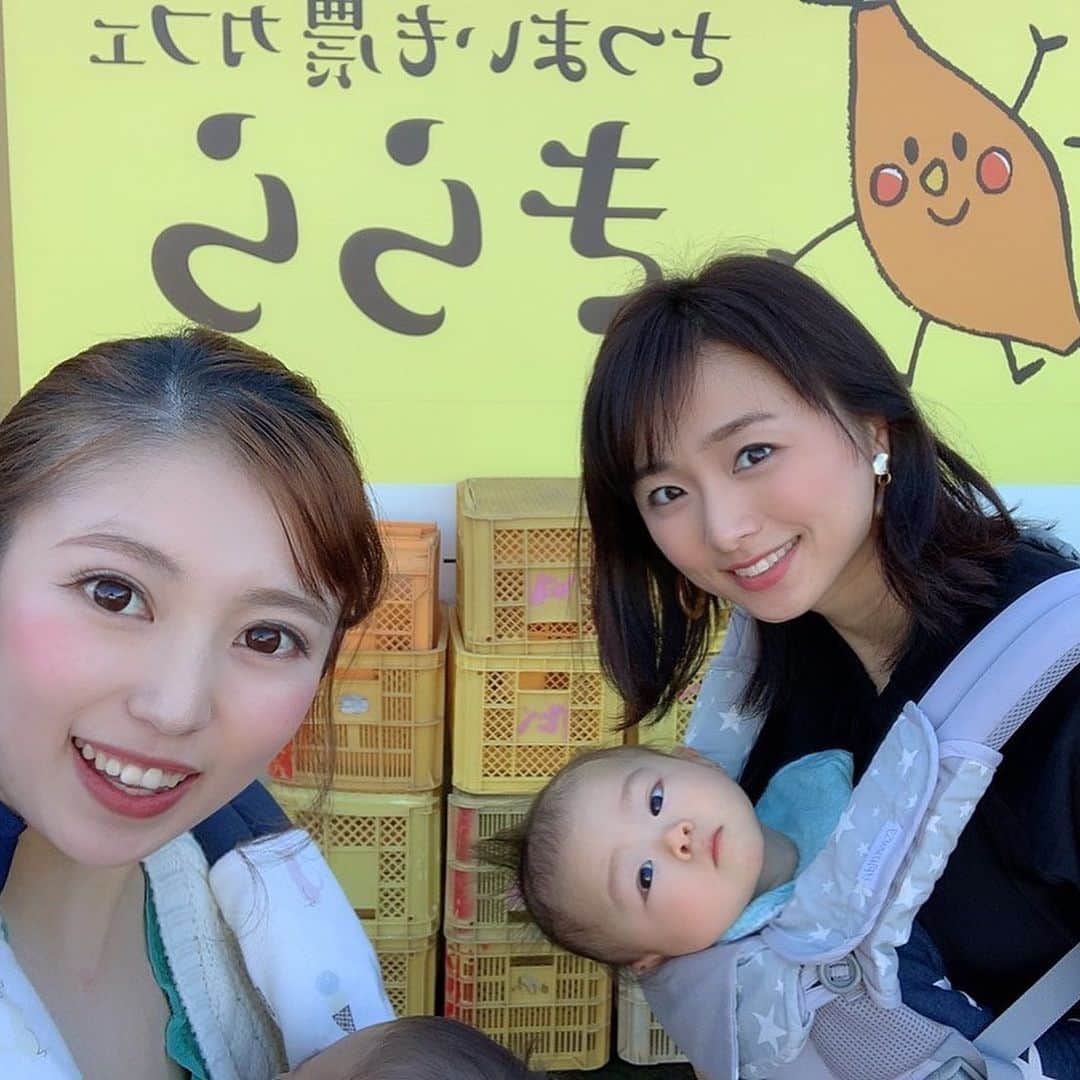 今井美穂さんのインスタグラム写真 - (今井美穂Instagram)「葉月ちゃんが撮ってくれた写真が有難や✨﻿ 年越す前に会えて良かった😍　﻿ ﻿ インスタでいつも見てるから﻿ 初めましてな気はしなかったけどね😆﻿ お目目くりくり生後4ヶ月boy可愛いなぁ💕﻿ ﻿ お互い自由奔放な赤ん坊に翻弄されながらも﻿ 美味しいさつまいもランチを頂き﻿ 楽しい時間でした😍﻿ ﻿ 大きくなったら一緒に遊んでもらおうね😊﻿ ﻿ 小千谷のさつまいも農カフェきららさんは﻿ お子様にはさつまいもサービスしてくださるので﻿ お昼の離乳食に加えて食べさせました🍠﻿ あま〜い焼き芋に息子もばくばくでした😊﻿ ﻿ 明日のBSNラジオ3時のカルテットの﻿ 子育て日記は生え始めた上の前歯と離乳食について書きました😊﻿ 放送も良かったらお聴きください✨﻿ ﻿ ﻿ #ママ友﻿ #可愛すぎる親子﻿ #生後4ヶ月﻿ #生後10ヶ月﻿ #男の子ママ﻿ #離乳食﻿ #さつまいも農カフェきらら﻿ ﻿」12月16日 19時54分 - imaimiho1209