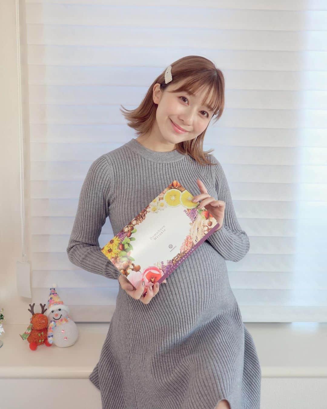 のインスタグラム：「・ いつの間にか "30代からの基礎化粧品 ドモホルンリンクル" に当てはまる年齢に😳 昔に比べて ニキビの悩みは減りましたが くすみや毛穴などの悩みは増えていて。 今回タイミングよく ドモホルンリンクルの無料お試しセットを 試させていただきました🙇🏼‍♀️❣️ 中でもCMでお馴染み 泡の集中パックは 感動する洗い上がりでした😳✨ パック中は肌がじんわりあったまって 洗い流した後はゴワつき くすみどころか とってもスムーズにお肌がなるし トーンアップにびっくりしました😳 これにハマる人の気持ちがとてもわかる😶❤️ 普段シートマスクをあまりしない方なので こういったスペシャルケアを 取り入れたいな〜と思ったし 何よりママにも勧めたくなりました❣️ 保湿液もとろみがあって 肌が手に吸い付く～👏🏻ってなったし この季節の乾燥対策にもいいかも❤️ 無料お試しセット ぜひ試して欲しい💕💕 #PR #ドモホルンリンクル #年齢肌対策 @domohorn_wrinkle」
