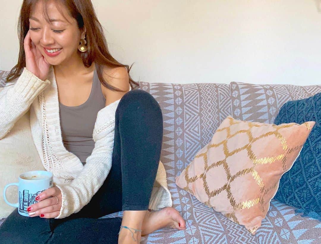 高橋有紀子のインスタグラム：「* 冬でもインナーはちゃんとこだわりたくて バッククロスキャミも愛用してる @tu_hacci のカップ付きリブタンクを追加💁🏽‍♀️🌟 * * シンプルだけど機能性は抜群！ 夏になったらこれ1枚で着るのが楽しみ🌞🌴 あぁ、早く夏にならないかな。。 * #tu_hacci #ツーハッチ #ルームウェア #ブライラズ #ランジェリー」