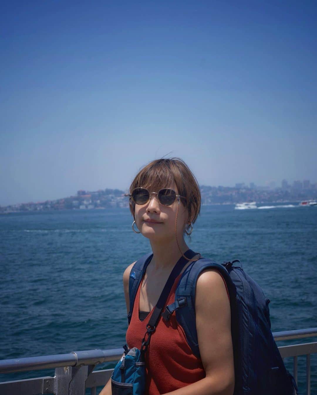 石川瑠利子のインスタグラム：「. . シドニーでは街並みを楽しみながら美味しいアイスを発見してご満悦😋💕 外国のアイスというとすっごい甘いイメージだったけど、これは甘すぎなくて好きなアイスだったよ🙆🏻‍♀️ . .  #travel #sydney #sea #icecream」