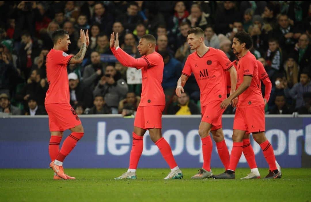 レアンドロ・ダニエル・パレデスのインスタグラム：「👏🏽❤️💙⚽️ @psg」
