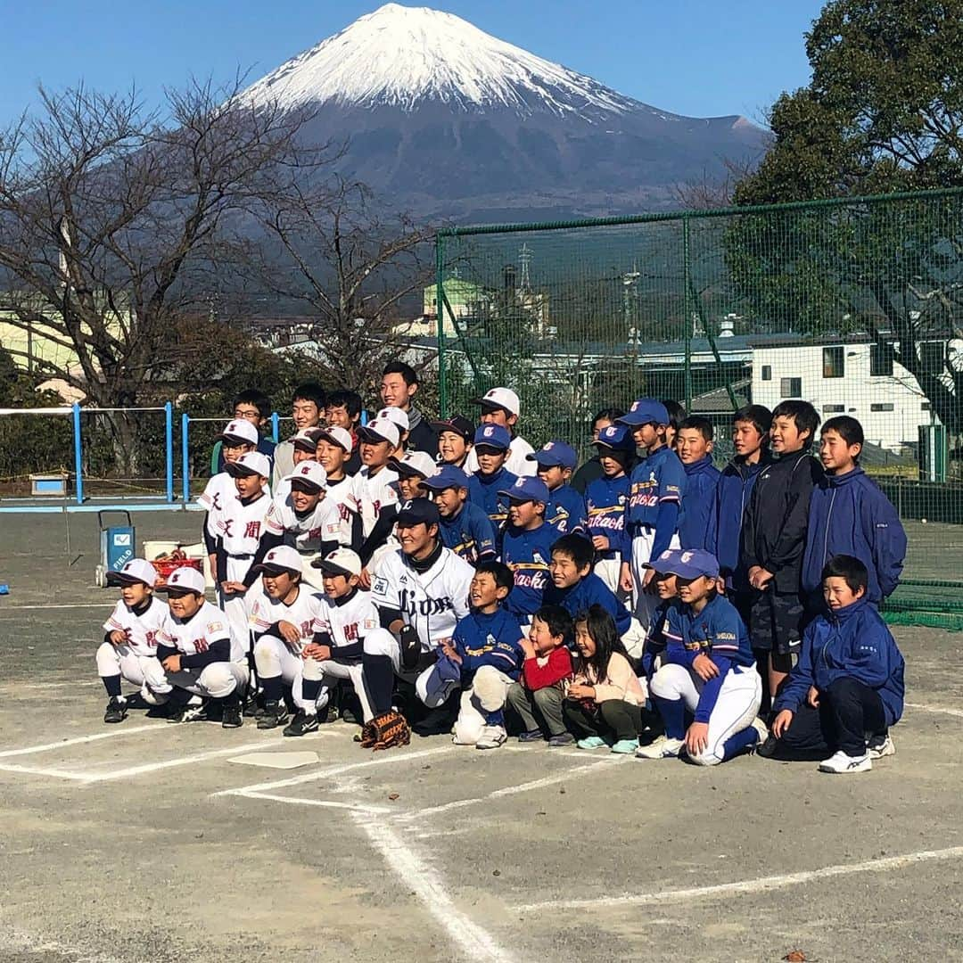 鈴木将平さんのインスタグラム写真 - (鈴木将平Instagram)「土曜日は奈良で野球教室とスポーツ普及を、日曜日地元で野球教室やらせていただきました⚾️ 奈良なのに武田修宏さん、ともみさんを筆頭の静岡チームです🙇‍♂️ 関われた子供達に来年こそ活躍してる姿を見せれるように頑張ります！ ありがとうございました😊 #奈良で#静岡の#レジェンド達」12月16日 20時24分 - shohei_s46