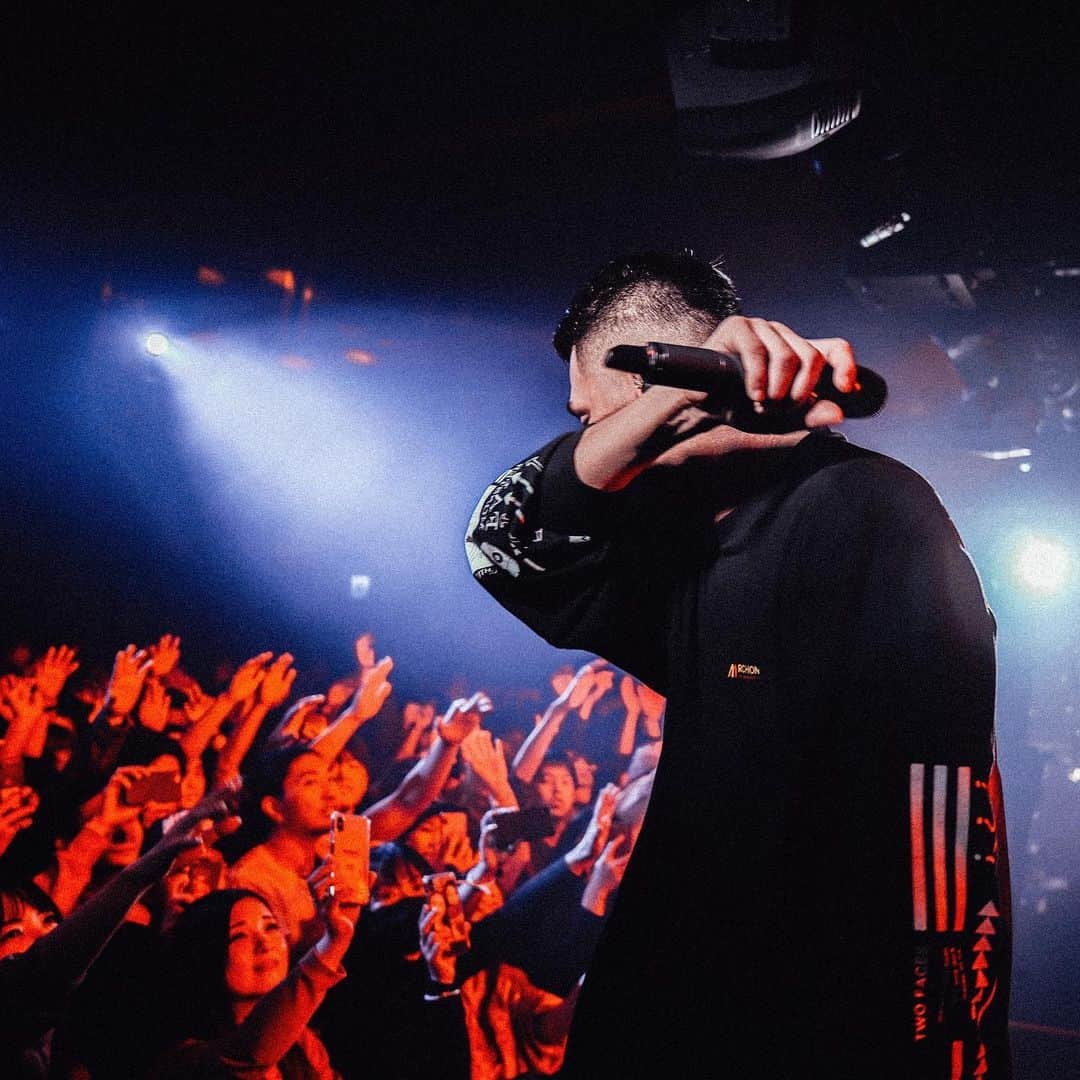 AKLOのインスタグラム：「REGULAR TOUR 2019 OSAKA 凄いエネルギーだった!! さすが大阪だった!! 来てくれてありがとう!! また会いましょう!! 📷: @kohkitanaka83」