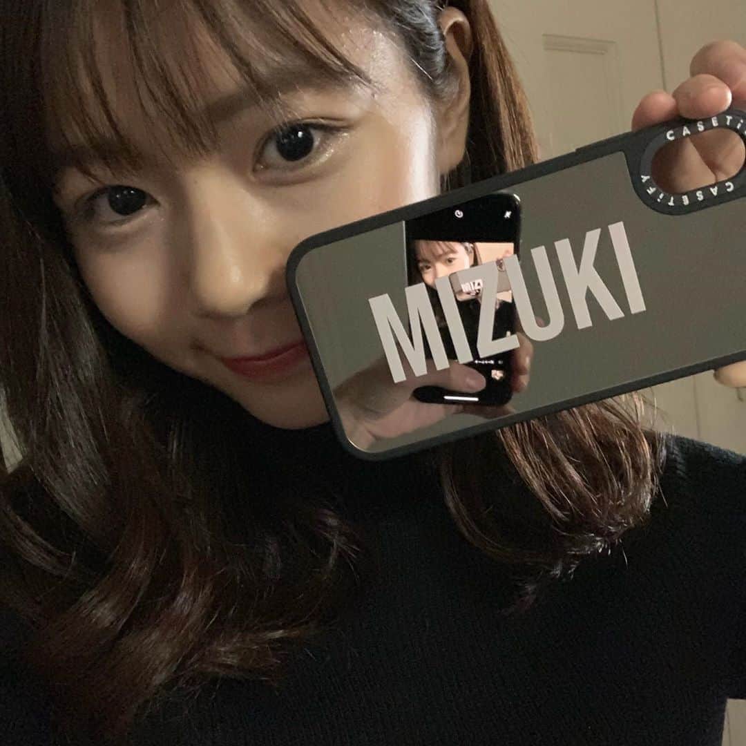 杉浦みずきのインスタグラム：「. new case❤︎ 鏡になってるのが便利すぎる ・ ・ #暗いところで撮るとiPhoneカメラでもいける説 #casetify  #casetify_jp」