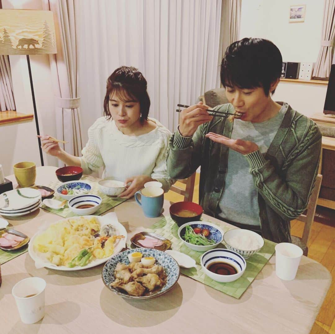 おっさんずラブ 武蔵の部屋さんのインスタグラム写真 - (おっさんずラブ 武蔵の部屋Instagram)「えーっとぉ、四宮のてんぷらがゴリうまいです🍤 #申し訳ないので飯を作りますというので #任せてみたら #なんということでしょう #サクサクと爽快感すら感じる衣の揚げ方に #口の中で踊るようなぷりっぷりの海老の食感💃 #まさになんとかとかんとかのマリアージュで宝石箱や✨ #とか言いたいけど食レポ無理み #とにかくシノメシとやら #ウマし‼️ #あとなんかよくわかんないんだけど #弟子入りされました」12月16日 21時02分 - musashis_room