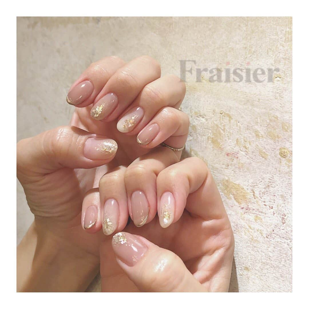 フレジエさんのインスタグラム写真 - (フレジエInstagram)「きらきら💫🌟✨ #C20191216 . #fraisier_bridalnail . Cコース 初回（会員様）価格オフ込¥10400+tax 通常価格オフ別途¥13000+tax . 担当 斉藤 . . ネイルのご予約はこちらまで！ Cachette渋谷店 ☎︎03-3461-7060 . #ネイル#秋ネイル#ジェルネイル#シンプルネイル#大人ネイル#アート#ニュアンスネイル#おしゃれネイル#ブライダルネイル#プレ花嫁#ブライダル#ニュアンスアート#art#nail#gel#gelnail#bridal#bridalnail#表参道#渋谷#原宿 #yuukasaito_nail#yuukasaito1912#CachettebyAmelie#Cachette#Fraisier_nail」12月16日 21時03分 - __belle.journee__