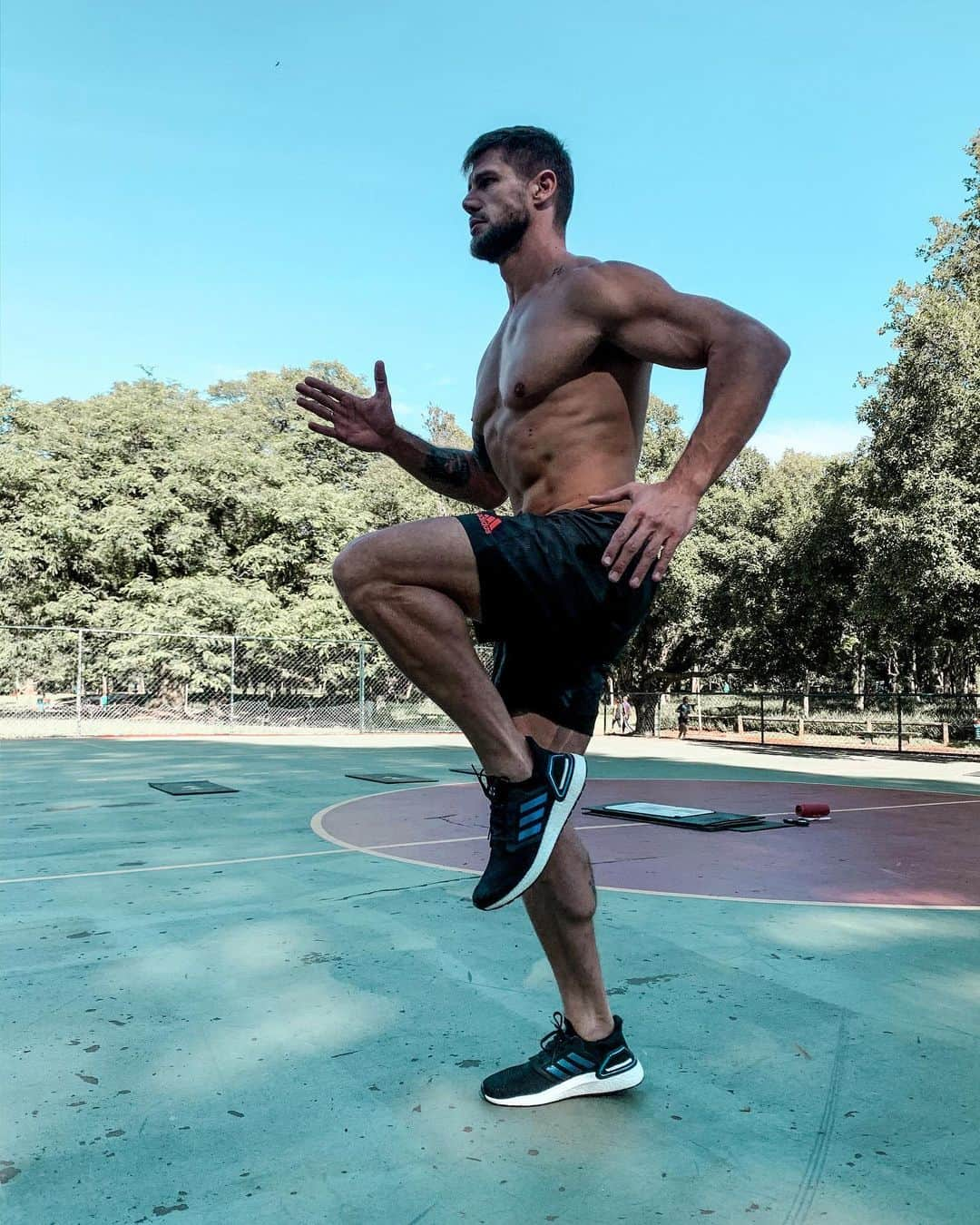 Jonas Sulzbachさんのインスタグラム写真 - (Jonas SulzbachInstagram)「Voando baixo com esse baita lançamento da @adidasbrasil 🏃🏼‍♂️💨. Esse #Ultraboost 20 tá incrível!!! Arraste para o lado e curta ae 🤘🏼#CriadoComAdidas」12月16日 21時08分 - jonassulzbach