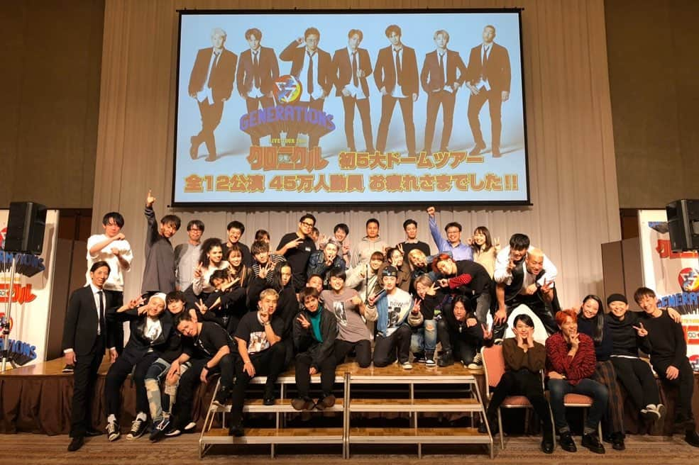 佐野玲於さんのインスタグラム写真 - (佐野玲於Instagram)「GENERATIONS LIVE TOUR 2019 "少年クロニクル"  5大ドーム全12公演 完走しました。  全国の45万人の皆様、 全国の映画館ライヴビューイング WOWOW、LDHTVで ご覧になってくださった皆様 本当にありがとうございました🙇🏻‍♂ 一先ず、撃沈しています。  ラーメンは 意地で食べに行きました。  HIROさんから 生まれ年のワインも いただきました🍷  #GENERATIONS #少年クロニクル #田名網敬一 #keiichitanaami  #2019」12月16日 21時08分 - reo_sano_official_acc