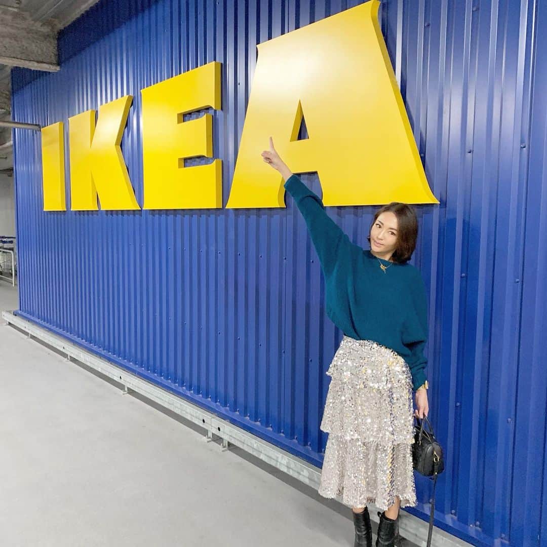 内藤陽子さんのインスタグラム写真 - (内藤陽子Instagram)「仕事終わりにIKEA🛠 IKEAに来ると、なんでかやりたくなっちゃうIKEA写真、 どーでもいーよ的なね、笑  #ikea #バースデーの次は #クリスマス  #12月は #毎年 #貧乏」12月16日 21時18分 - dadaflora