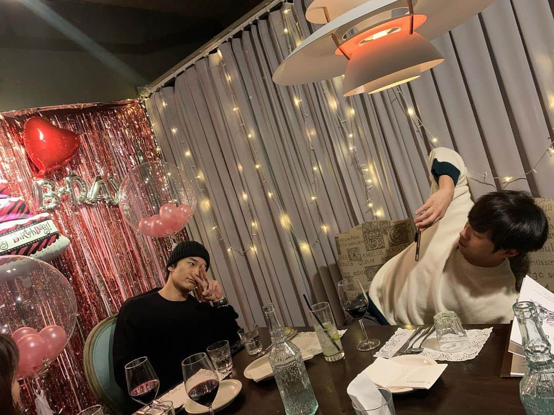 イ・サンヨプのインスタグラム：「너니까 내가 이러고 찍어주는거야 이녀석아 어색하지만 핫하다하니 우리도 가봤다😂 생일 축하한다 온주와니」