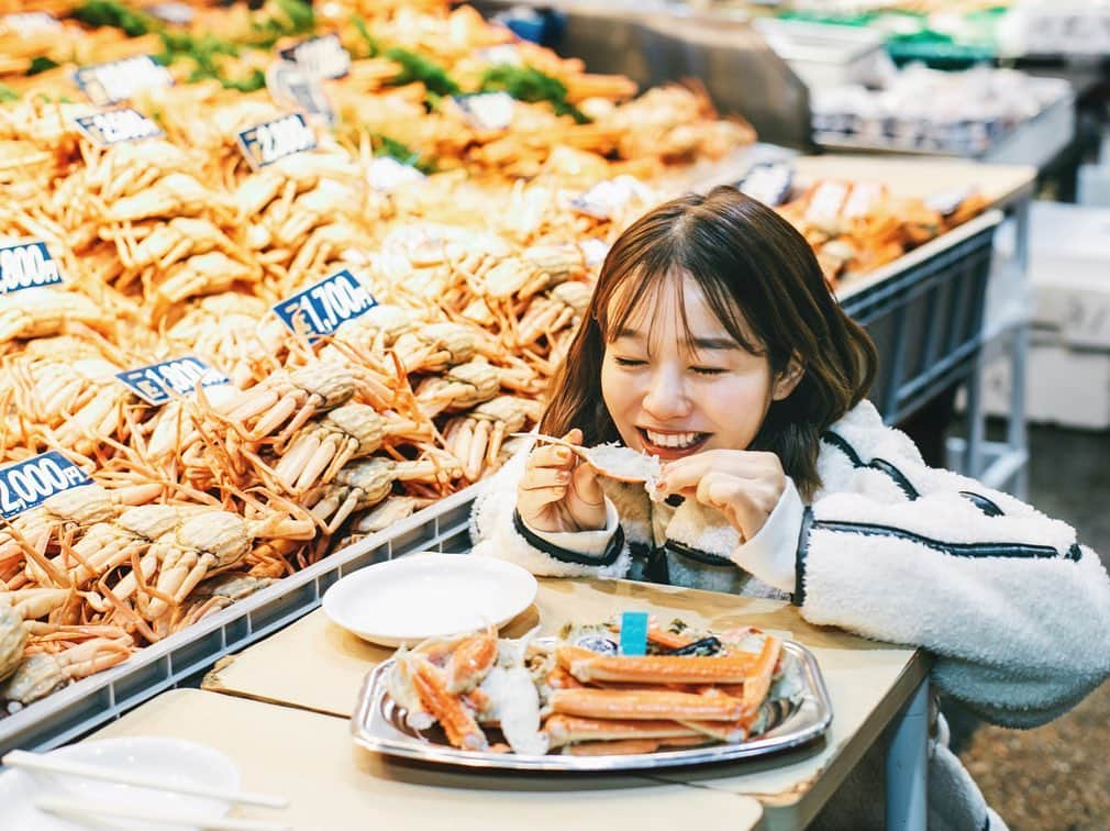 猪鼻ちひろさんのインスタグラム写真 - (猪鼻ちひろInstagram)「🦀💯 至福の北陸かに巡りの旅に行ってきたときの記事が @icotto_officialのサイトで公開されました！ きっと人生で最も蟹を食べた贅沢な三日間。 思い出すだけでお腹が空くようなハッピーな旅でした。 出会ったひともとっても暖かかったなぁー☺️﻿ ﻿ かにを食べに北陸旅、またしたい🦀﻿❣️ ﻿#しばさき#にも#癒される#ありがとう #ちひろトリップ#美味なる北陸﻿#かにを食べに北陸へ﻿#かに﻿#かに解禁﻿#北陸﻿#富山県﻿#石川県﻿#福井県﻿#kani#promotion#hokuriku#trip」12月16日 21時17分 - inohanachihiro