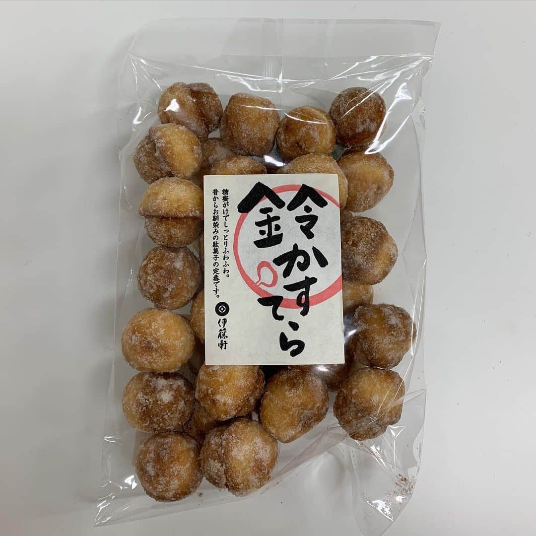 のインスタグラム：「多くは語れぬ「とんでもない人から頂いたお土産」。もったいないもったいない。食べるけど。」