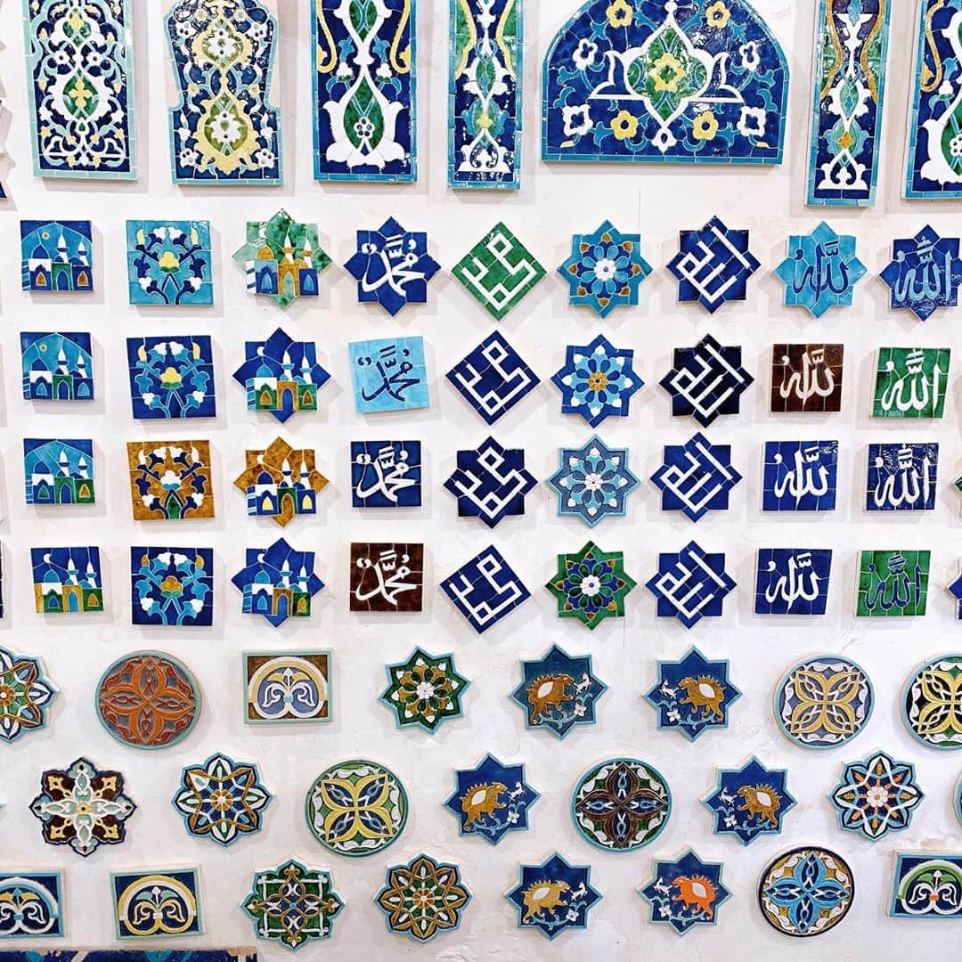 中根夕希さんのインスタグラム写真 - (中根夕希Instagram)「ウズベキスタン🇺🇿建物たち タシケント、サマルカンド、ブハラ どの建物も本当に素敵でした✨ 街も綺麗で、治安も良い、人も温かく、 市場やお土産も可愛い💙💙 旅をするには本当に本当にオススメです！！！ #ウズベキスタン #タシケント　#サマルカンド　#ブハラ #大好きなブルーに囲まれました #最後はガイドのひかりちゃんと♡」12月16日 21時30分 - nakane.yuki