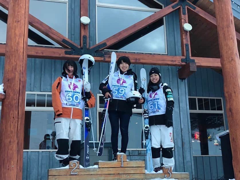 伊藤さつきのインスタグラム：「🥈🥇 Thank you Apex🇨🇦 たくさんの人に支えられて、シーズンスタートすることができました。 1日目2位、2日目優勝。 2日とも日本人女子が表彰台独占🇯🇵 今シーズンもがんばります⛷ #2日目決勝🎥#クロスヘリになっちゃった #1ヶ月半くらいぶりの#日本が楽しみ #どこでもドア欲しい　🚪 #まじでどこでもドア欲しい #ski#canada #toyotetsu#globalwifi#GOBEYOND」