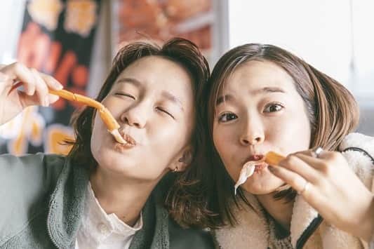 のインスタグラム：「@icotto_official のサイトで’’至福の北陸かに巡り旅”の記事が公開されました！本当に本当に幸せおいしい旅だったなぁ♡同じ蟹でもこんなにいろんな食べ方あるんだなぁ、と三県を周って思いました✨ ひたすら蟹食べてもまだ食べれる。。。 蟹旅がこんなに楽しいとはもう想像を超えてゆきました🦀🦀🦀 北陸三県も空気が本当においしかったです！ みんなもぜひ蟹食べに北陸へ〜☺️✨☀️ . #美味なる北陸 #かにを食べに北陸へ #かに #かに解禁 #北陸 #富山県 #石川県 #福井県 #promotion」