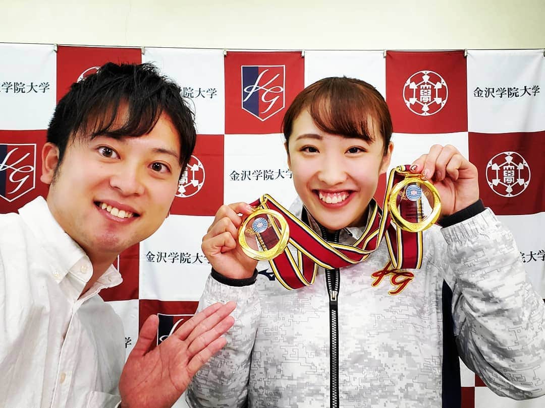 飯田嘉太のインスタグラム：「トランポリン･森ひかる選手と📷  世界選手権、個人と団体で🥇本当に凄い‼  なんとメダルはどっちも同じ作りらしく 区別がつかないようです😂  疲れている中、取材に応えて頂きありがとうございます✨  2020年も森ひかる選手に注目ですよー☝️ #トランポリン #trampoline #トップアスリート #金沢星稜大学 #森ひかる 選手 #世界選手権 #🥇 #金メダル #東京オリンピック2020 #東京五輪 #ファイト #石川テレビ #石川さん #livenewsit #アナウンサー #announcer #飯田嘉太 #ツーショット」