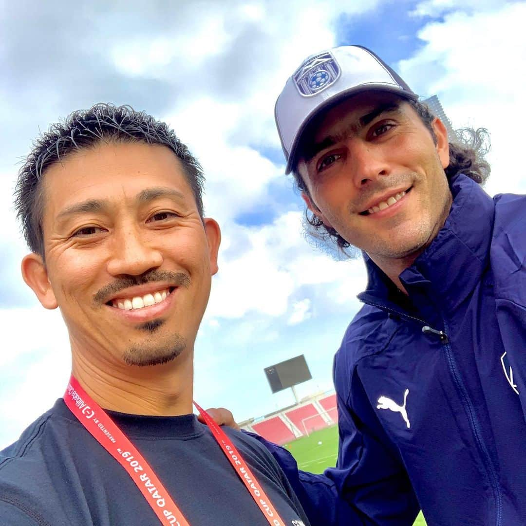 百瀬俊介さんのインスタグラム写真 - (百瀬俊介Instagram)「Tanto tiempo sin verte Aldo 🙌🇲🇽🤝🇯🇵 Fútbol hacen vuelta y encontrando otro parte de mundo 🌍  Bonito lo de fútbol es donde estes sigue amistad y cualquier parte de mundo !! Suerte amigo y te deseo lo mejor de todo👍  2012年に日本で開催されたクラブW杯以来の再会！ 兄弟でメキシコ代表🇲🇽として活躍！ 兄のアントニオは心臓発作を起こして31歳の若さでこの世を去りました。 その後、兄の想いを受け継ぎサッカー選手として大活躍！ 2012年のクラブW杯ではチェルシーからゴールを決め敗れはしましたが素晴らしい活躍でした。 現在はモンテレイのヘッドコーチとしてモハメド監督に呼ばれ現役時代に築いた経験を選手たちに共有。 アルドにとってのセカンドキャリアのスタートです！  #rayados #monterrey #aldodenigris」12月16日 21時44分 - momose_shunsuke