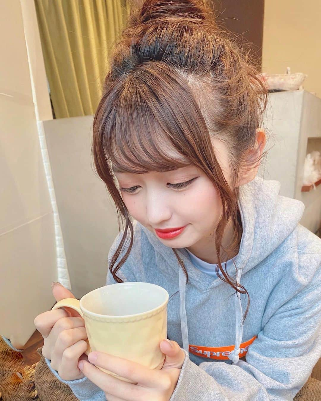 伊上あやさんのインスタグラム写真 - (伊上あやInstagram)「コーヒー☕️飲めないから、﻿ いつもココア🙋‍♀️﻿ ﻿ ﻿ ﻿ #あやち #フィリピンハーフ #ビジョビ #サロモ #サロンモデル #サロンモデル募集中 #撮影依頼募集中 #makeup #follow #ハーフモデル #ポートレート #撮影モデル #ヘア#東京 #l4l #おしゃれさんと繋がりたい#ココア好き」12月16日 21時37分 - o.aya_0613