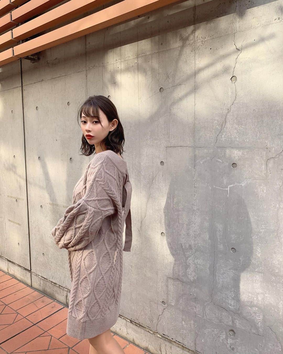 のインスタグラム：「ㅤㅤㅤ ㅤㅤㅤ エンビールックのニットワンピ💘 大人っぽい色でかわいい🥰💞 ㅤㅤㅤ  #envylook #ootd #envylook_japan #おかじコーデ #岡島かれん #秋コーデ #冬コーデ #ニットワンピ」