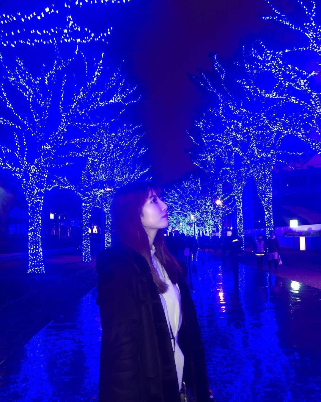 日下部美愛のインスタグラム：「💙🖤 . . #青の洞窟 #shibuya #illumination #photo #japan #model #me #hair #haircolor #hairstyles #fashion #makeup #selfie #followme #instagood #camera #instadaily #dailylook #selfie #한국 #맞팔 #사진 #데일리 #데일리룩 #인스타사진 #인스타그램 #일본인 #패션 #패션스타그램」