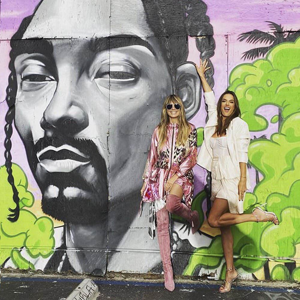 のインスタグラム：「If it’s not pink and shiny, I don’t want it⚡  @heidiklum slaying in Custo 💖」