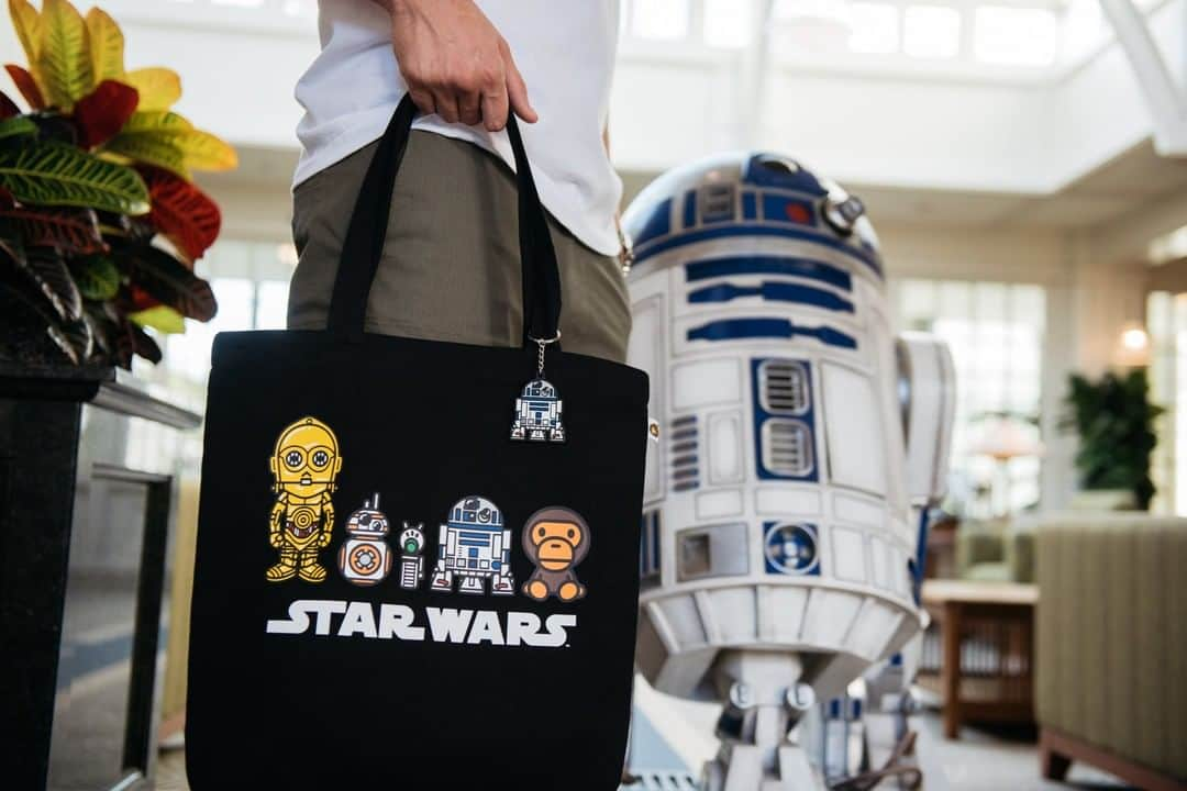 ア ベイシング エイプさんのインスタグラム写真 - (ア ベイシング エイプInstagram)「Celebrate with A BATHING APE® and STAR WARS™ with a special collaboration commemorating the release of Star Wars: The Rise of Skywalker, the final chapter of the Skywalker saga. The galactic lineup of products includes pullover hoodies, crew necks, T-shirts and key chains featuring interpretations of beloved Star Wars™ characters, illustrated in the streetwear brand’s beloved BABY MILO® style. These must-see items for BAPE® and STAR WARS fans will be available from Saturday, December 21st at A BATHING APE® locations. #STARWARSxBAPE」12月16日 22時00分 - bape_japan