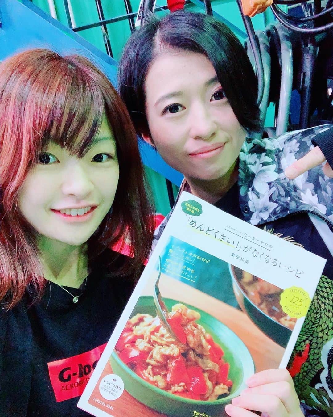 知念紗耶のインスタグラム：「同期の好美さんからのお誕生日プレゼント😊💕 これで料理上手になれるかな😝？？ よしみさんありがとう😘」
