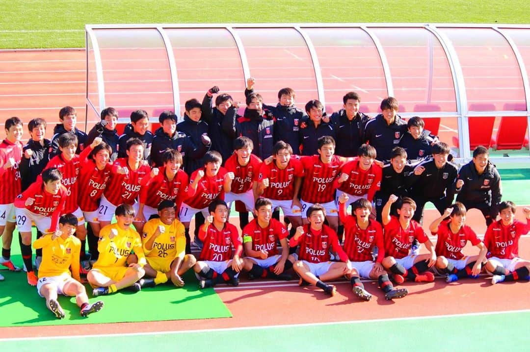 石橋遼大のインスタグラム：「浦和レッズユースを引退しました。 浦和レッズで6年間戦えたことを誇りに思います。 最高のチームメイトに出会えた事は一生忘れません。 次のステージでも頑張ります！ 応援ありがとうございました！ #浦和レッズユース#11」