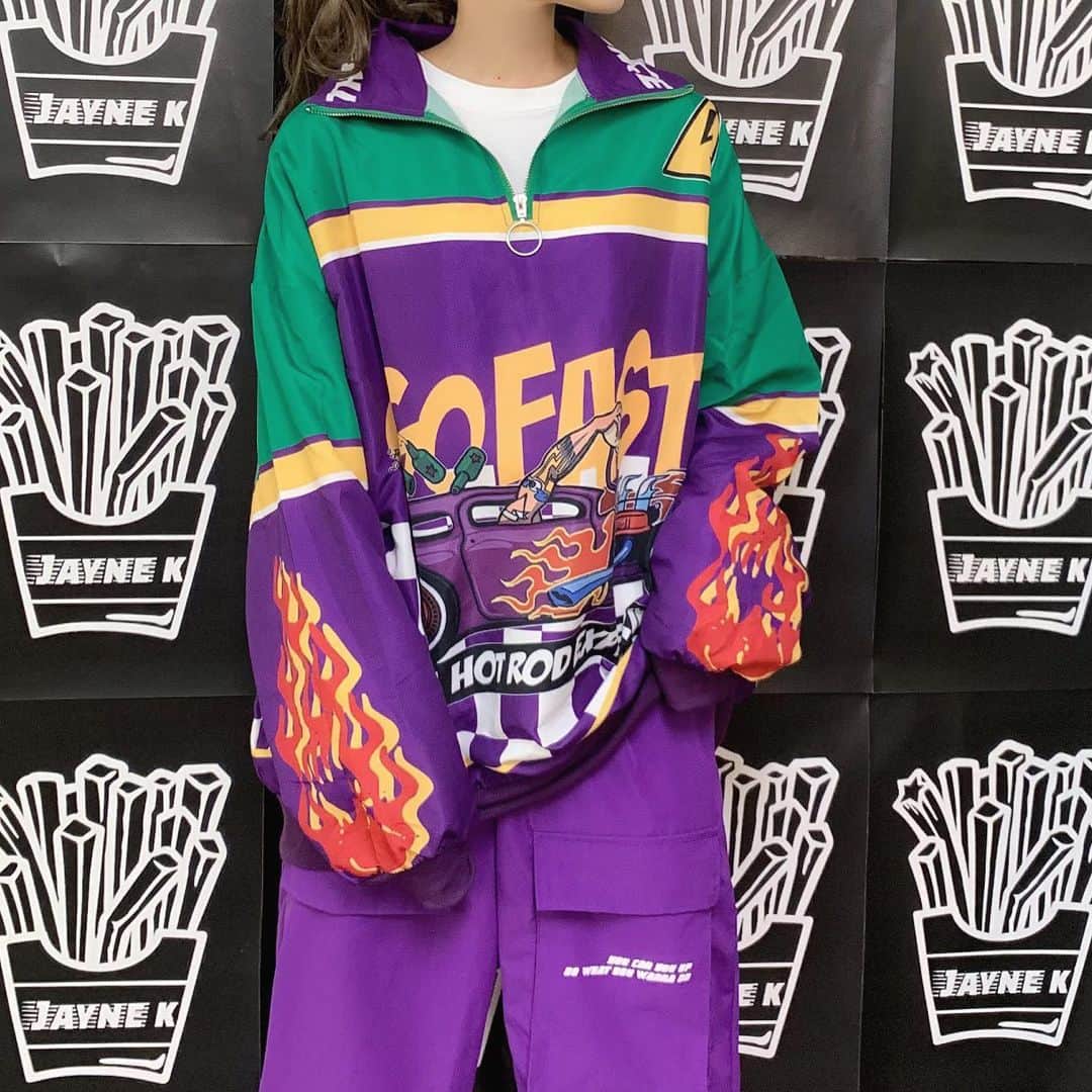 郡司英里沙（えりちょす）のインスタグラム：「﻿ お茄子コーデ。🍆🍆🍆﻿ ﻿ #Rives さんのトレーナー、﻿ 薄手だけどゆったりしてるから﻿ 中にいろいろ重ね着ができて良きです(^^)﻿ ﻿ デザインが可愛すぎるな~~~~﻿ ﻿ ﻿ ﻿ ﻿ ﻿ #郡司服 #郡司英里沙 #pimms #ピムス #ぴむす﻿ #ストリート系女子﻿ #ストリートファッション #韓国ファッション  #韓国 ﻿ #japaneseidol #idol #model #selfie ﻿ #kawaii #instagood #followme #me﻿ #팔로우 #셀피 #셀스타그램 #멋스타그램 #코디﻿」