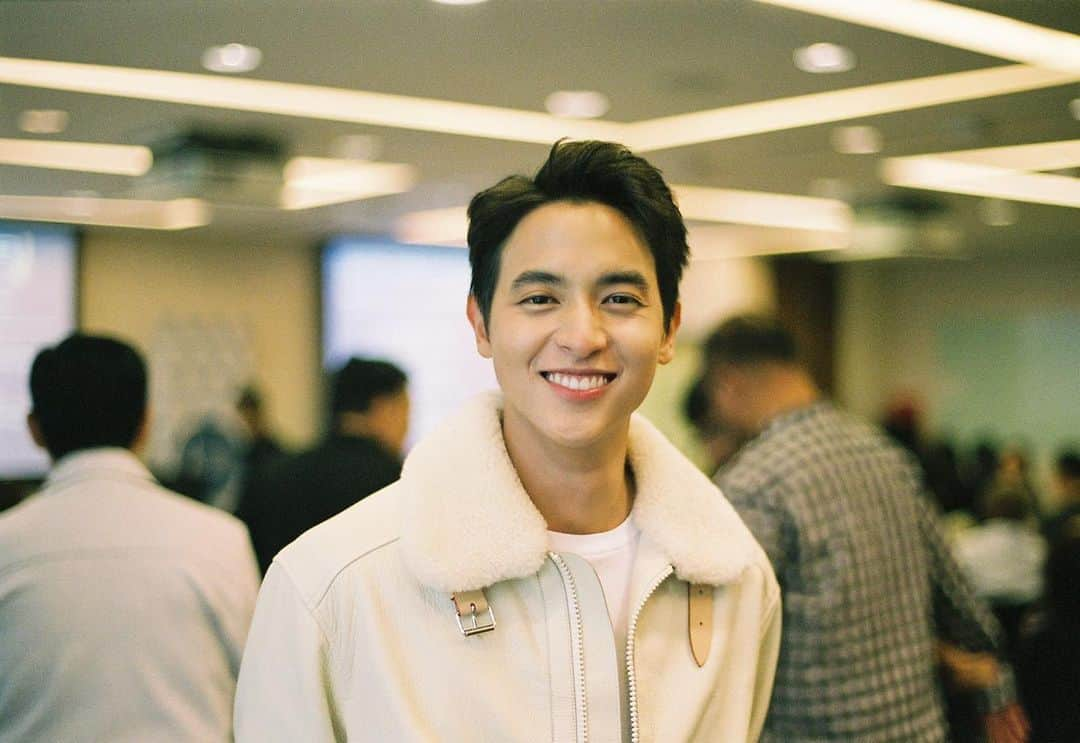 Jirayu Tangsrisukさんのインスタグラム写真 - (Jirayu TangsrisukInstagram)「ยิ้มให้แล้ว ช่วยยิ้มตอบหน่อยครับ ☺️❤️」12月16日 22時23分 - jirayu_jj