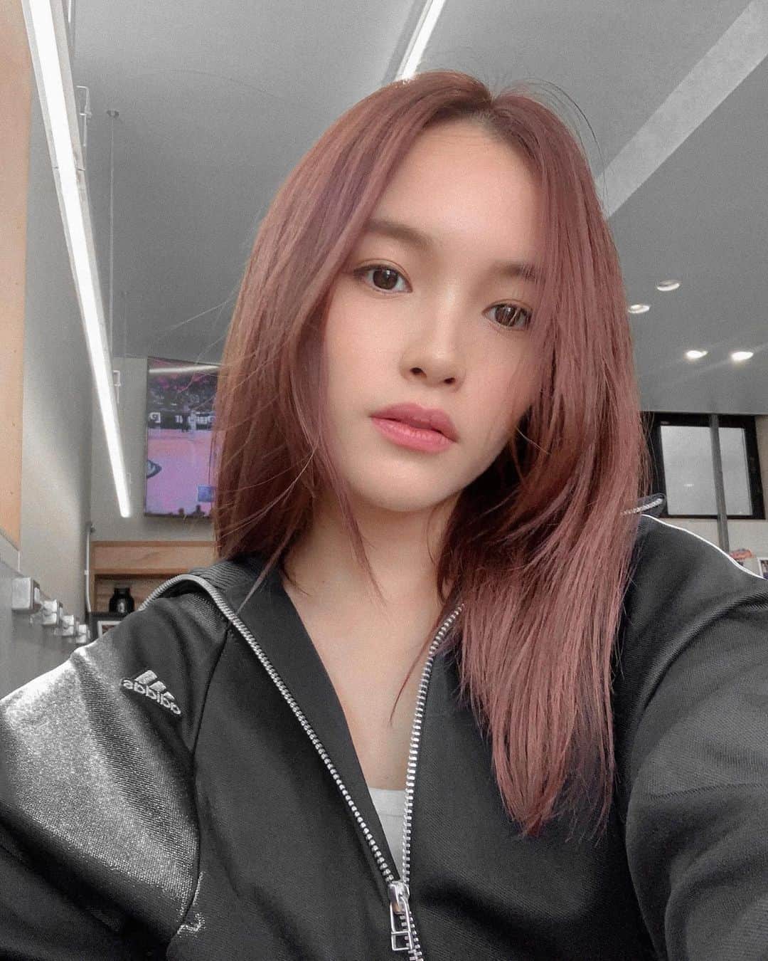 Lilmeのインスタグラム：「ぽーっとする🥱」
