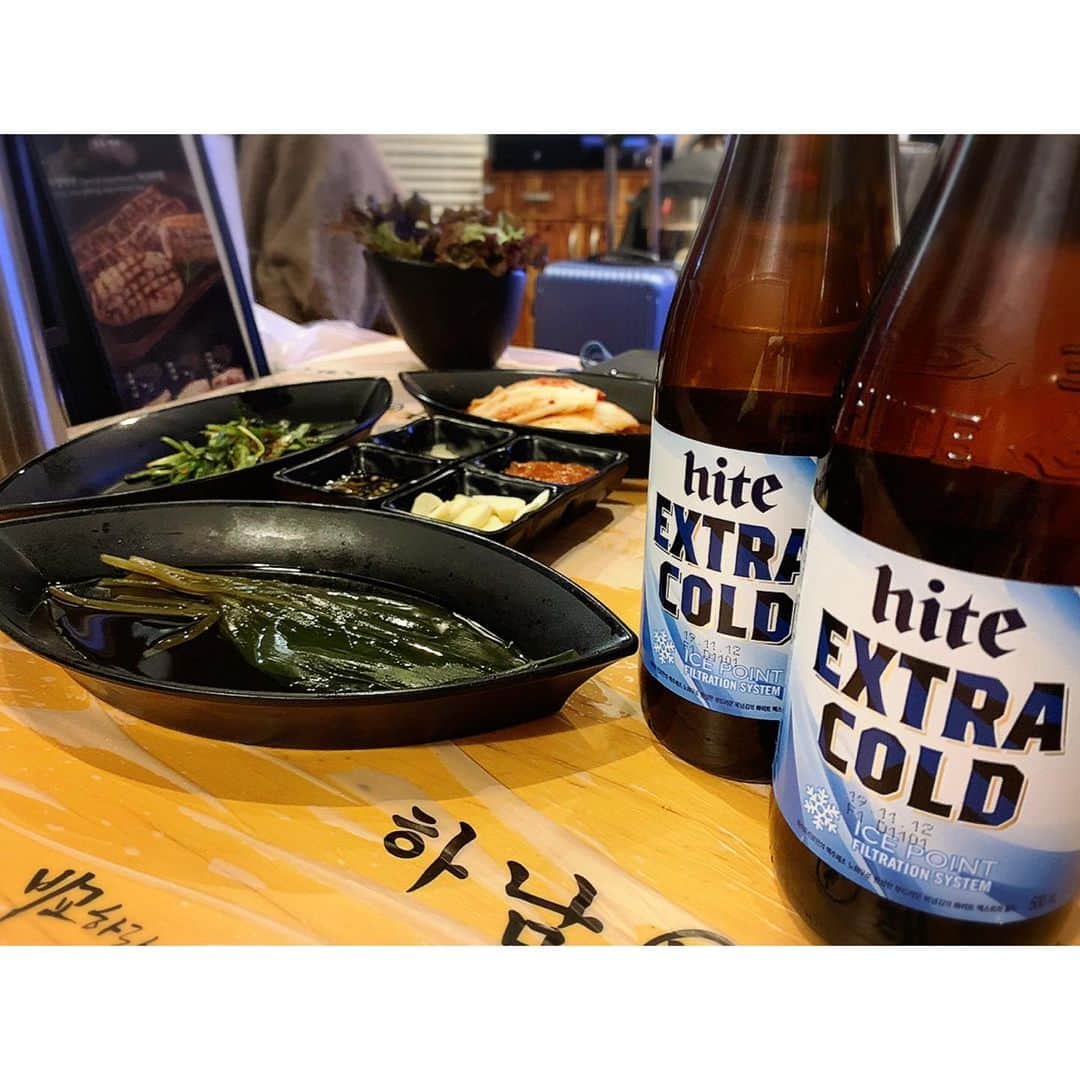 福田樹さんのインスタグラム写真 - (福田樹Instagram)「韓国一日目。 到着したのが夕方だったので、近場で早めの夕飯。真っ先にサムギョプサルを食べに行きました🐷 ・ 写真の逆光感がすごいけど笑 河南テジチッはミョンイナムルがついてくるということで😍3種類のお肉もさっぱりペロリでした✨当然ビールは外せません。 ・ 美味しい幸せで韓国旅がスタートしたのでした✰*。 ・ #하남돼지집 #삼겹살 #명동 #맛있다 #한국 #한국여행 #맥주 #河南テジチッ #サムギョプサル #明洞 #韓国 #韓国料理 #韓国旅行 #korea #koreanfood #koreatrip #delicious #happy #travel #seoul #myeongdong」12月16日 22時31分 - itsukifukuda