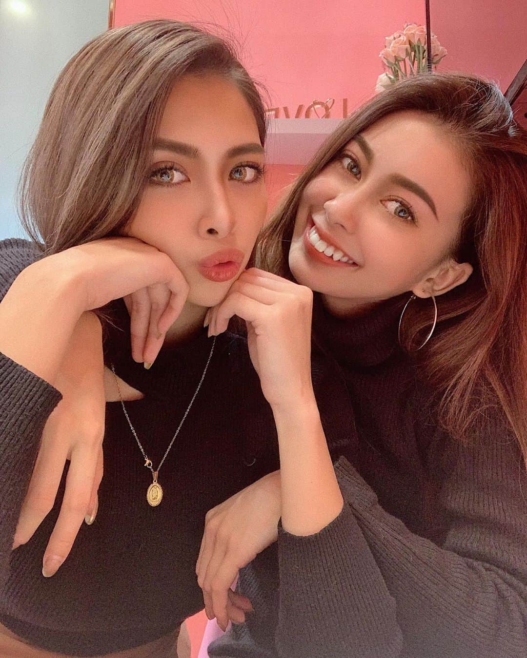 Airi Shibuyaのインスタグラム：「𝑩𝑭𝑭 👯‍♀️ . いつもありがと😙❤️ 来年の旅行もたのしみー🏝 . #friend#friendship#love #instalike#like4likes#like4like #ハーフ#親友」