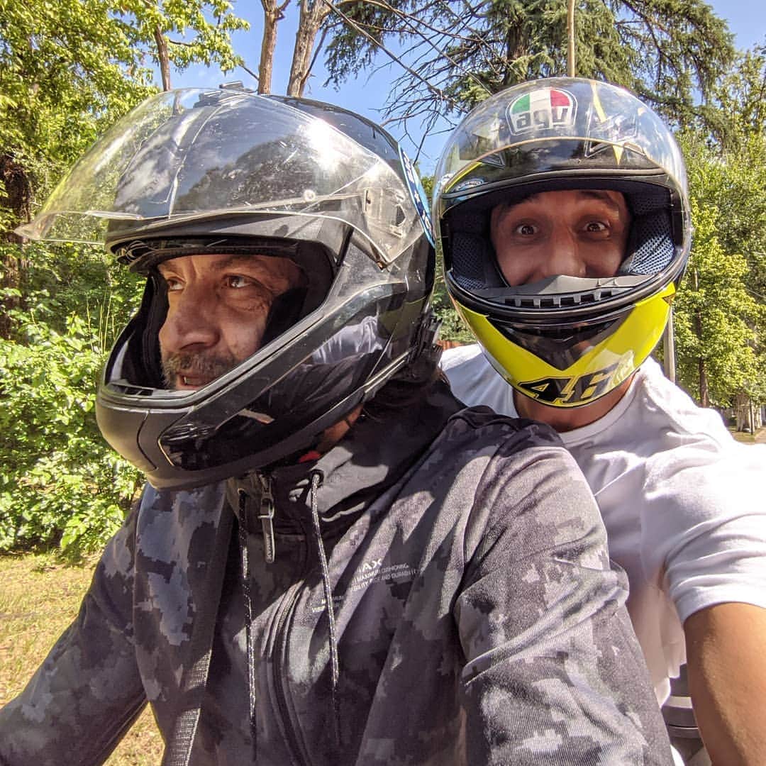 マヌ・ジノビリのインスタグラム：「🇦🇷Recorrimos un poquito de las sierras cordobesas con @obricio7 en moto! Gran anfitrión mi multifacético amigo! 🇺🇲We went for a 🏍️ ride in Córdoba, (ARG) with @obricio7! My multitalented friend is a great host!」