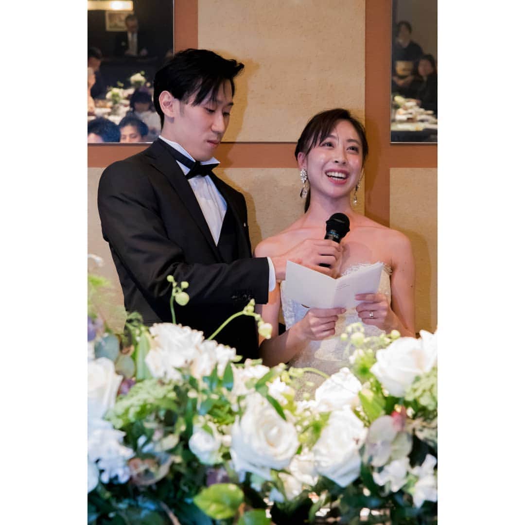 峯岸伽奈のインスタグラム：「. . .  式翌日の披露宴🤵👰 から1年 . 📸@mz_por_ .  #weddinganniversary  #一年前 #oneyearago　 #高砂装花 #お気に入り」