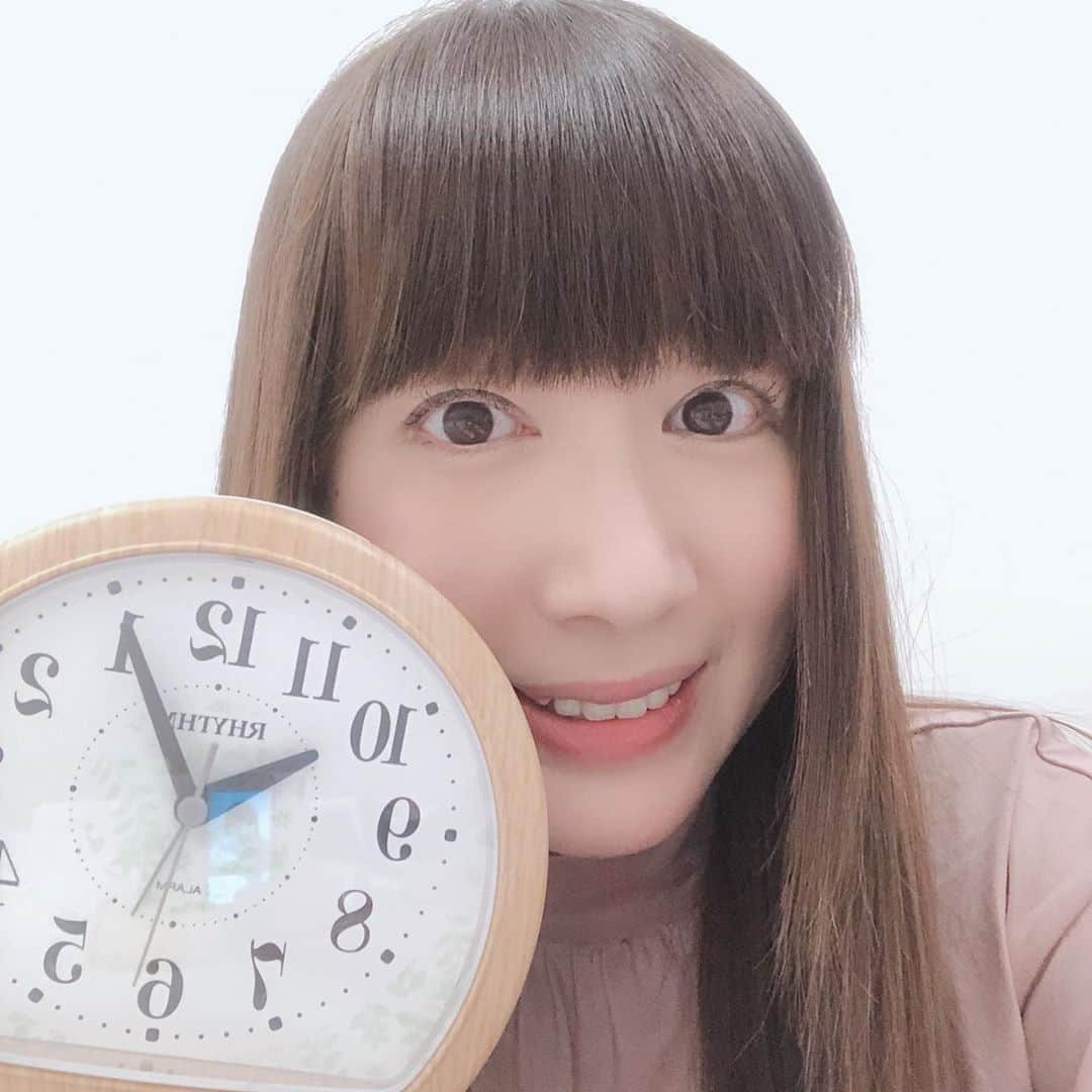 小泉エリのインスタグラム：「昨日で吉本坂46のSHOWROOM配信、終わりましたー🤩 結果は残念でしたが、いつも遊びに来ていただいた皆様、ご協力頂いて本当にありがとうございました♥️ 最近は毎日、夜10時からの配信が日課になっていたので今日はなんだか変な感じ😅 最後のSHOWROOMでは早希ちゃんもサプライズで出演してくれてビックリでしたー😘 SHOWROOMのことを何も知らない私にたくさん教えて頂いてありがとうございました☺️❣️ とても楽しかったです💜❤💙💚 また何かの機会に配信することがあればぜひまたお会いしましょうね😆💕 #吉本坂46 #みなさんに感謝 #楽しかったよ #ありがとう」