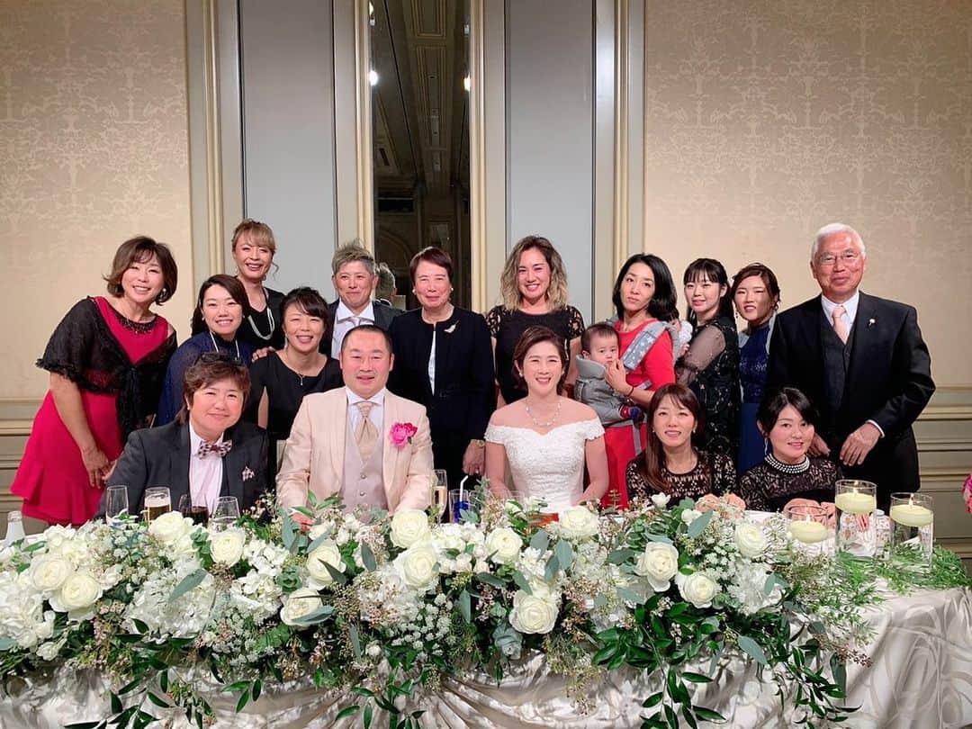 藤島妃呂子のインスタグラム：「昨日は妹のような存在の京子の結婚披露宴に行きました😍 初めて見た旦那様は優しそうな素敵な方で安心しました。可愛い息子ちゃんも一緒で、幸せそうに笑う京子をみて本当に嬉しかった😍 ご両親とお姉さんに宛てた手紙には感動しましたよ。 京子、結婚おめでとう🎉これからも末長くお幸せにね⭐️⭐️⭐️ また近々会おうね〜  @kyon0830  #古屋京子 #結婚式  #結婚披露宴 #椿山荘 #JLPGA　 #女子プロゴルファー  #wedding #weddingparty #happywedding #hotelchinzansotokyo  #京子の笑顔はいつもと同じ #綺麗だったよ #京子おめでとう #京子大好きだよ😘」
