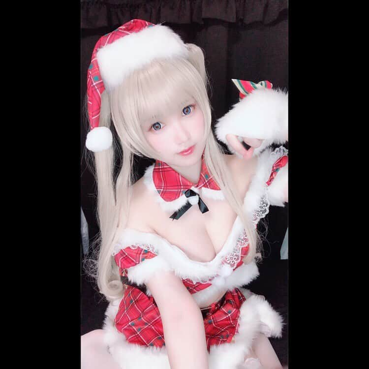 赤木クロさんのインスタグラム写真 - (赤木クロInstagram)「サンタさんだよ〜🎅 🎄衣装 Malymoon(@malymoon1991 )さん 、 、  #anime #animegirl #animejapan #animeworld #japan #japanesegirl #日本 #サブカル #漫画 #comic #cos #cosplay #cosplayer #cosplaygirl #cosplayers #コスプレ #コスプレイヤー  #gravure  #lingerie  #일본여자 #코스프레 #그라비아 #角色扮演 #マリームーン #malymoon #サンタ #red #santa #Xmas #christmas」12月16日 23時51分 - akagikuro