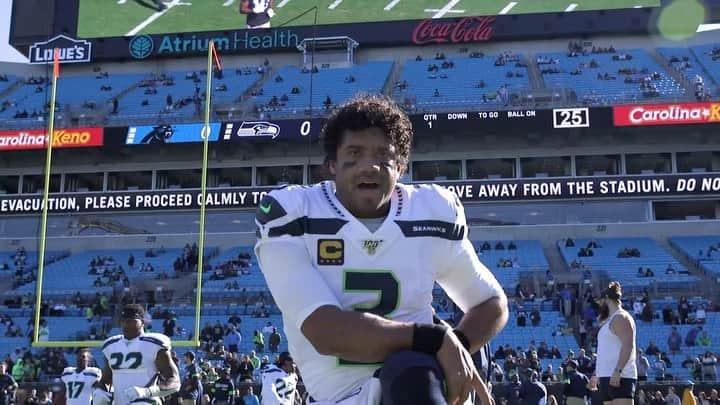 ラッセル・ウィルソンのインスタグラム：「7️⃣ Road Wins! #GoHawks」