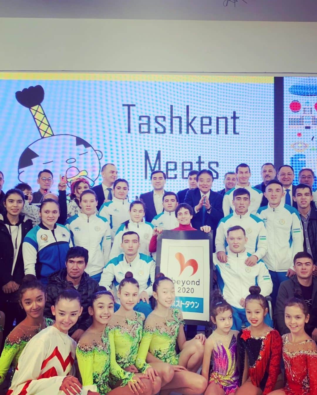 DJ MEGURUさんのインスタグラム写真 - (DJ MEGURUInstagram)「今回ウズベキスタンの文化交流会では東京パラリンピックに出場される選手のみなさんにもインタビューさせてもらうことができました。  障害を乗り越えてスポーツに身を置く皆さんの言葉はとても力強く素晴らしいお話の数々でした。  同じく会場には過去４度体操でオリンピックに出場されているオクサナ選手もいらしたのですが、彼女の「パラリンピックに出場される選手から我々は学ぶべき事が多くある」というスピーチが大変印象的でした。  選手の皆さんもオリパラを機に日本に来られるのを大変楽しみにされてましたよー🏅  #tashkent #nagoya #tokyo2020」12月17日 10時56分 - meguru_3starspro