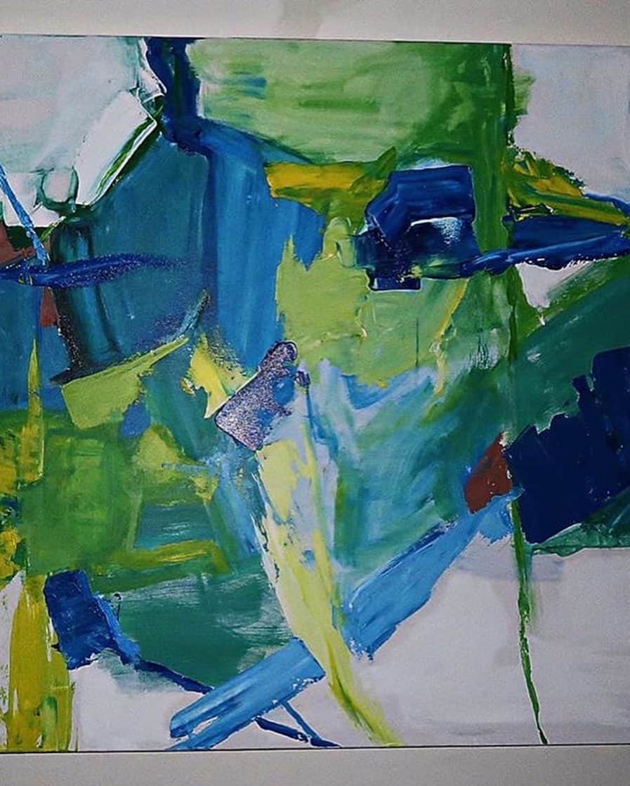 ブライス・ダラス・ハワードさんのインスタグラム写真 - (ブライス・ダラス・ハワードInstagram)「Thank you @JanetAdlerSchurArtwork for this stunning painting, "Shades of Blue." Janet is an abstract painter whose life changed when she began painting under the instruction of renowned artist Larry Poons at @aslnyc. She says, "Art happens unintentionally. It's investigative, inspirational, reflective, creative, expressive, and always instinctive for me. Whether I use a brush or palette knife or both... it's always about the process for me. Some think the most important thing about making a painting is the painting, but it is what happens to us when we make that painting. I see art in everything and everywhere. If something resonates with me, it inspires me to create!" Thank you Janet for your beautiful artwork!! 💙」12月17日 9時40分 - brycedhoward