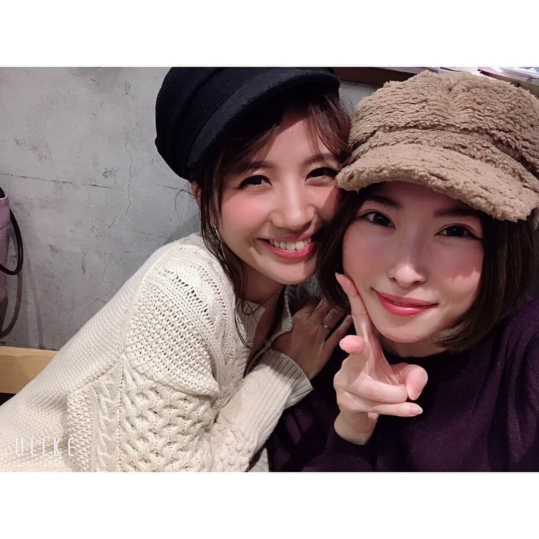 木本夕貴さんのインスタグラム写真 - (木本夕貴Instagram)「👭💕 この時点ではまだ瓶ビール1.2本くらいなわたし。 この後レモンサワーと日本酒となんとかハイとなんとかサワーをごっちゃごちゃに呑んで次の日二日酔いになりました。  でも楽しかったんだあなあ🥺」12月17日 9時48分 - yuuki___kimoto